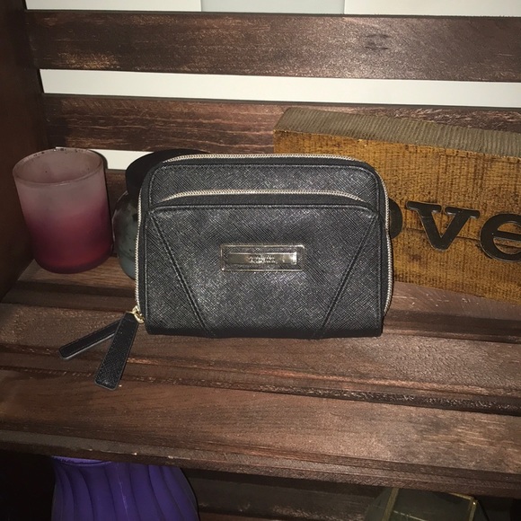 🔥 Kenneth Cole Reaction small bag. - Picture 3 of 8